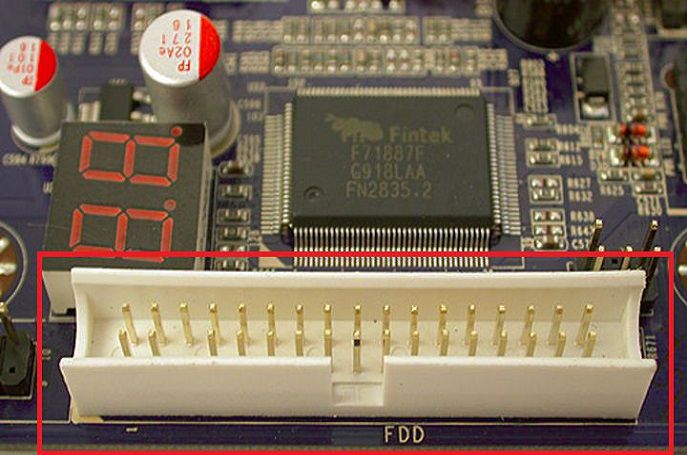 Chân cắm nguồn và thiết bị lưu trữ trên mainboard