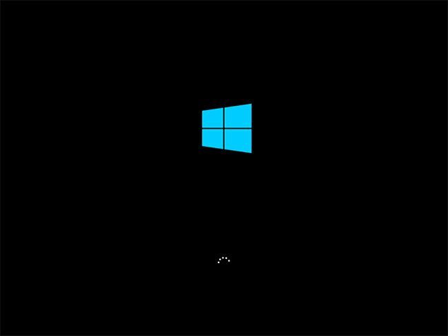 Logo Windows 10 khi cài đặt