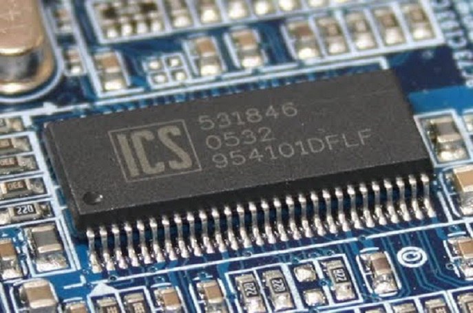 Mạch tạo xung clock và tín hiệu Reset trên mainboard